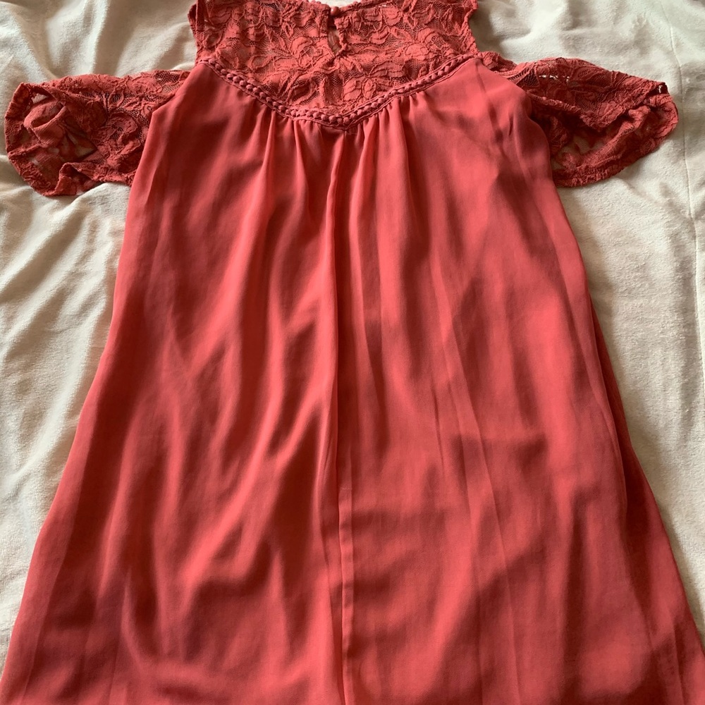 Cut off shoulder dress size S